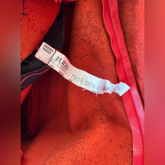 Vintage Made in Canada Red Leather Gold button and buckle size 13/14 size M - Picture 10 of 16